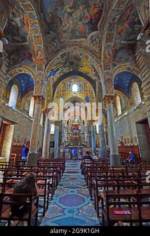 Kirchenschiff der Chiesa di Santa Maria dell'Ammiraglio, Admiralkirche, Palermo, Sizilien, Italien Stockfoto