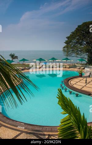 Swimmingpool in einem Luxus-Hotel am Lake Kivu, Gysenyi, Ruanda, Afrika Stockfoto