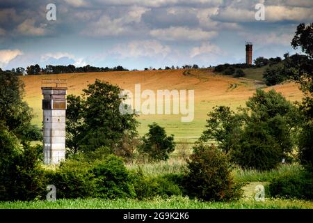 Beobachtungstürme der DDR-Grenztruppen, Grenzwachtürme bei Irmelshausen, Grüner Gürtel, Grenzweg, ehemalige deutsch-deutsche Grenze Stockfoto