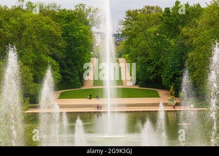 Brunnen und Wasserwege in den historischen Gärten von Sceaux, Frankreich Stockfoto