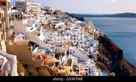 Luftaufnahme von Santorini, Griechenland bei Sonnenuntergang Stockfoto