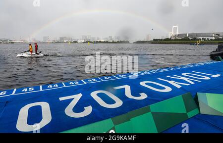 Tokio, Japan. Juli 2021. Rainbow wird während des Einzelfinales der Frauen in Tokio 2020 beim Triathlon am 27. Juli 2021 in Tokio, Japan, gesehen. Quelle: Li Ming/Xinhua/Alamy Live News Stockfoto