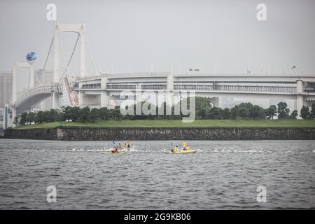 Tokio, Japan. Juli 2021. Die Athleten treten während des Einzelfinales des Triathlons der Frauen in Tokio 2020 am 27. Juli 2021 in Japan an. Quelle: Pan Yulong/Xinhua/Alamy Live News Stockfoto