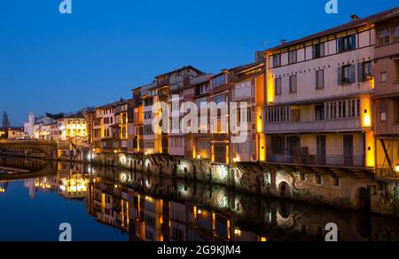 Abendansicht von Castres, Frankreich Stockfoto