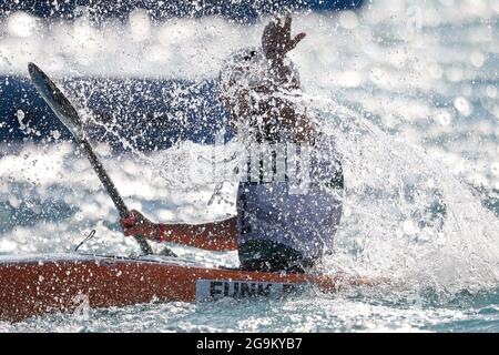 Tokio, Japan. Juli 2021. Kanu/Slalom: Olympische Spiele, Vorlauf, Kajak-Single, Frauen, Finale im Kasai Kanuslalom Center. Ricarda Funk aus Deutschland jubelt im Ziel. Quelle: Jan Woitas/dpa/Alamy Live News Stockfoto