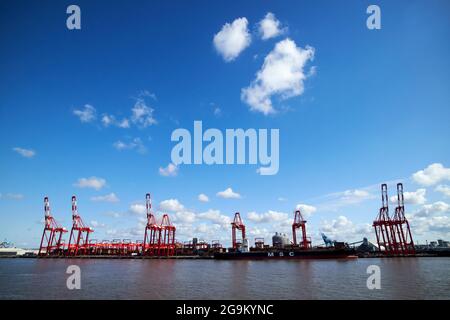 Krane am liverpool 2 Containerterminal freeport liverpool england großbritannien Stockfoto