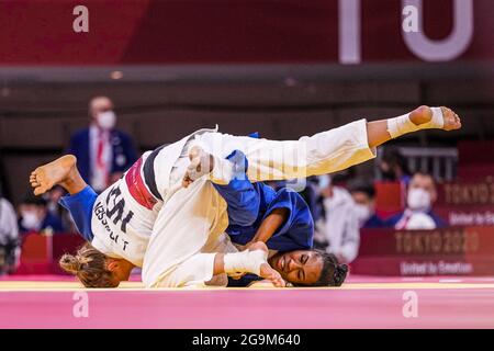 Tokio, Japan. Juli 2021. TOKIO, JAPAN - 27. JULI: Ketleyn Quadros aus Brasilien und Juul Franssen aus den Niederlanden treten während der Olympischen Spiele in Tokio 2020 im Nippon Budokan am 27. Juli 2021 im Nippon Budokan in Tokio (Foto von Yannick Verhoeven/Orange Picics) NOCNSF Credit: Orange Pics BV/Alamy Live News Stockfoto