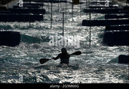 Der spanische Maialen Chourraut beim Kajak-Finale der Frauen im Kasai Kanuslalom-Zentrum am vierten Tag der Olympischen Spiele 2020 in Tokio in Japan. Bilddatum: Dienstag, 27. Juli 2021. Stockfoto