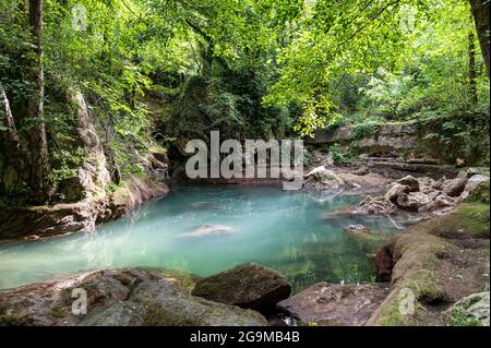 bleck Fluss dopo Wasserfall aus Marmor in terni Stockfoto