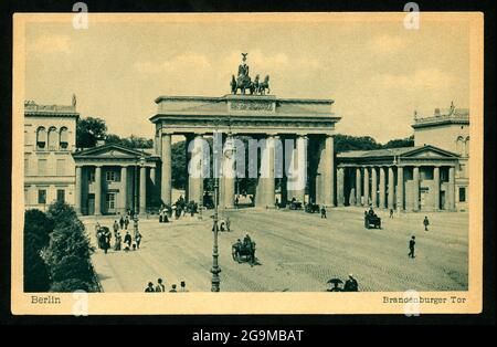 Geographie / Reisen, Deutschland, Berlin, Brandenburger Tor, Postkarte, ZUSÄTZLICHE-RIGHTS-CLEARANCE-INFO-NOT-AVAILABLE Stockfoto