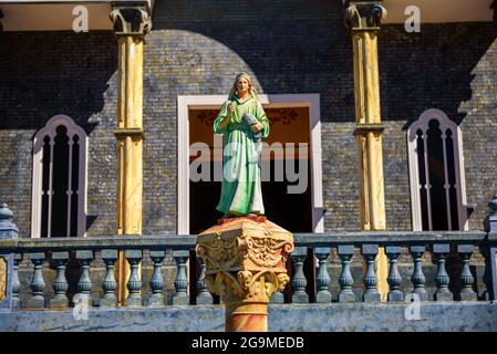 Katholische Kirche namens Iglesia de San Rafael in Zarcero, Costa Rica Stockfoto