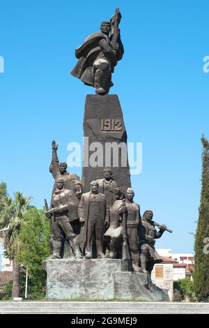 Das Denkmal der Unabhängigkeit in Valona, Albanien, ist der albanischen Unabhängigkeitserklärung (1912) gewidmet. Stockfoto