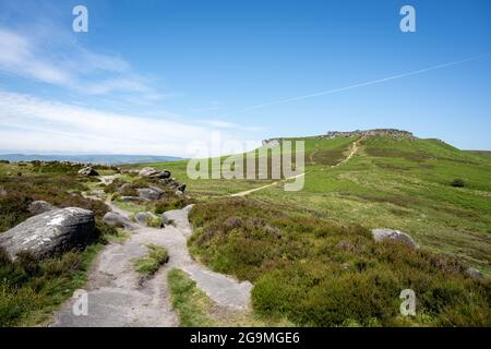 Blick auf das Higger Tor von Carl Wark, im Dark Peak, Peak District National Park, Derbyshire, Großbritannien. Stockfoto