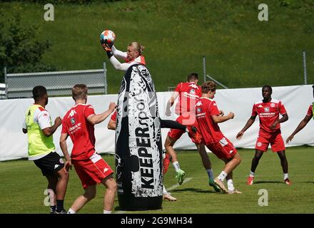 07/27/2021, Riederbaustadion, Schwoich, Trainingslager des FSV FSV FSV Mainz 05 in Bad Haring, Österreich, im Bild das Mainzer Team beim Training in Schwoich, Torwart Robin Zentner (FSV FSV Mainz 05) Stockfoto