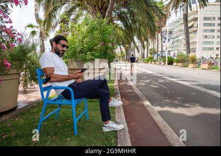 Der türkisch-deutsche Schauspieler Numan Acar wurde am 10. Juli 2021 auf der Croisette bei den 74. Filmfestspielen von Cannes in Cannes, Frankreich, gesehen. Foto von Ammar Abd Rabbo/ABACAPRESS.COM Stockfoto