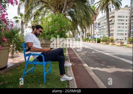 Der türkisch-deutsche Schauspieler Numan Acar wurde am 10. Juli 2021 auf der Croisette bei den 74. Filmfestspielen von Cannes in Cannes, Frankreich, gesehen. Foto von Ammar Abd Rabbo/ABACAPRESS.COM Stockfoto