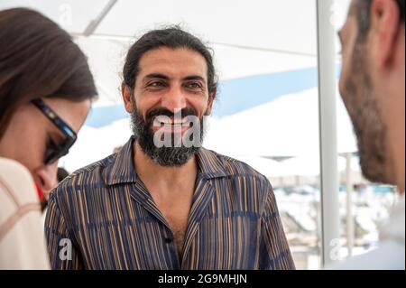 Der türkisch-deutsche Schauspieler Numan Acar wurde am 10. Juli 2021 bei den 74. Filmfestspielen von Cannes in Cannes, Frankreich, gesehen. Foto von Ammar Abd Rabbo/ABACAPRESS.COM Stockfoto