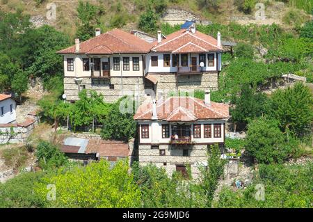 Sehen Sie sich das Dorf Melnik und die traditionelle Architektur in Bulgarien an Stockfoto