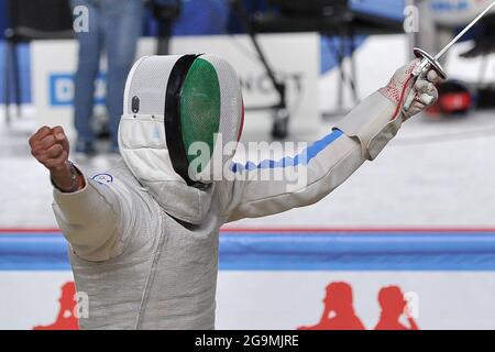 Andrea Baldini Italienischer Fechter, Athlet des Sportzentrums der Luftwaffe, spielte während der italienischen Meisterschaften Fechten 2021 im Palavesuvio Stockfoto