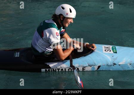 (210727) -- TOKIO, 27. Juli 2021 (Xinhua) -- Eliska Mintalova aus der Slowakei reagiert nach dem Kajak-Finale der Frauen im Kanuslalom bei den Olympischen Spielen 2020 in Tokio, Japan, am 27. Juli 2021. (Xinhua/Zheng Huansong) Stockfoto