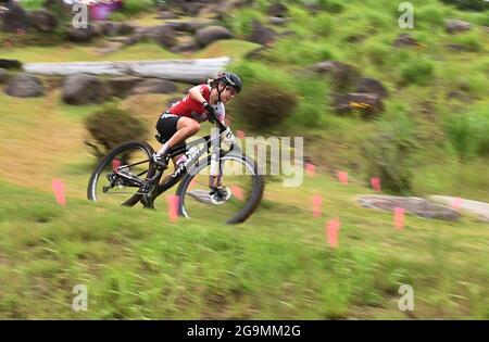 (210727) -- TOKIO, 27. Juli 2021 (Xinhua) -- die Schweizerin Sina frei tritt beim Mountainbike-Frauen-Crossrennen in Tokio 2020 am 27. Juli 2021 in Shizuoka, Japan, an. (Xinhua/He Changshan) Stockfoto