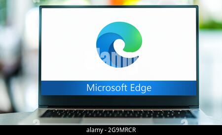 POZNAN, POL - 3. JUL 2021: Laptop-Computer mit Logo von Microsoft Edge, einem von Microsoft entwickelten Webbrowser Stockfoto