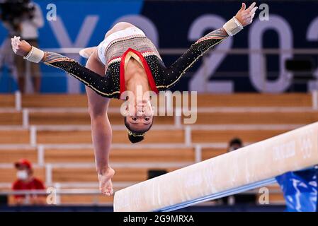 Die Belgierin Jutta Verkest zeigte sich während des Teamfinales des Kunstturnwettbewerbs am fünften Tag der Olympischen Spiele von Tokio 2020 in Aktion Stockfoto