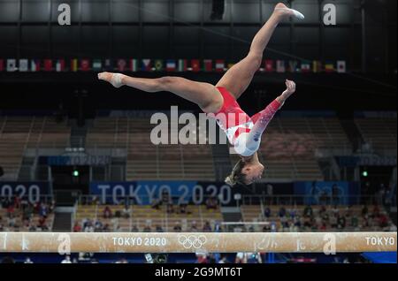 Die britische Amelie Morgan am Balancebam beim Finale der Frauen-Teams im Ariake Gymnastik Center am vierten Tag der Olympischen Spiele in Tokio 2020 in Japan. Bilddatum: Dienstag, 27. Juli 2021. Stockfoto