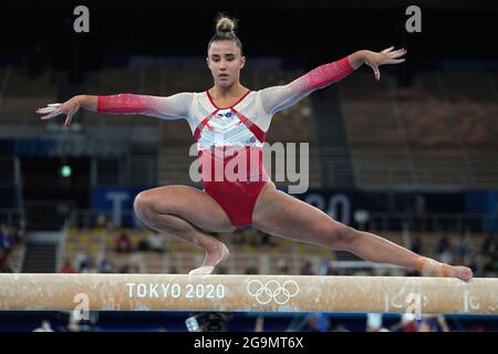 Die britische Amelie Morgan am Balancebam beim Finale der Frauen-Teams im Ariake Gymnastik Center am vierten Tag der Olympischen Spiele in Tokio 2020 in Japan. Bilddatum: Dienstag, 27. Juli 2021. Stockfoto