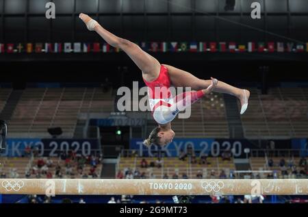 Die britische Amelie Morgan am Balancebam beim Finale der Frauen-Teams im Ariake Gymnastik Center am vierten Tag der Olympischen Spiele in Tokio 2020 in Japan. Bilddatum: Dienstag, 27. Juli 2021. Stockfoto