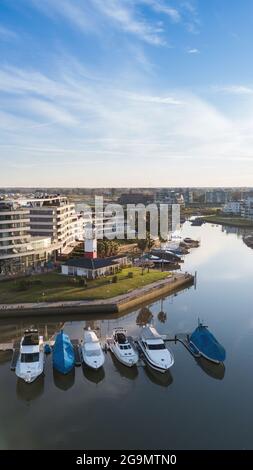 Luftaufnahme des privaten Viertels von Nordelta, mit seinen Yachten, in Buenos Aires, Argen Stockfoto