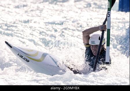 Tokio, Japan. Juli 2021. Die Bronzemedaillengewinnerin Jessica Fox aus Australien tritt am Dienstag, den 27. Juli 2021, im Finale des Kajak-Slaloms der Frauen bei den Olympischen Sommerspielen in Tokio, Japan, an. Foto von Bob Strong/UPI Credit: UPI/Alamy Live News Stockfoto