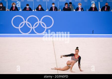 Die Belgierin Jutta Verkest zeigte sich während des Teamfinales des Kunstturnwettbewerbs am fünften Tag der Olympischen Spiele von Tokio 2020 in Aktion Stockfoto