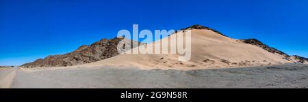 Fahrt durch das Damaraland in Namibia Stockfoto