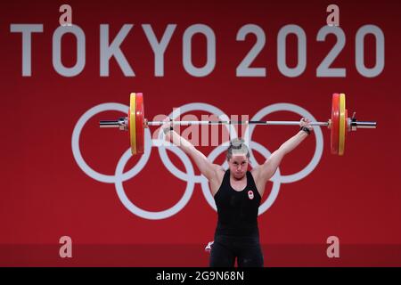 TOKIO, 27. Juli 2021 (Xinhua) -- Maude G Charron aus Kanada tritt beim 64 kg schweren Gruppenspiel der Frauen bei den Olympischen Spielen 2020 in Tokio, Japan, am 27. Juli 2021 an. (Xinhua/Yang Lei) Stockfoto