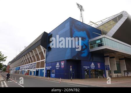 Allgemeine Ansicht des Stadions / Planet Blue / Cobbold Stand Außenfenster Facelift, Portman Road, Ipswich, Großbritannien - 23. Juli 2021 Stockfoto