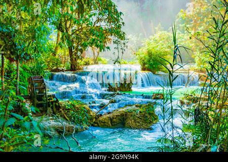 Die schönsten Wasserfälle der Welt sind der türkisfarbene Kuang Si Wasserfall in Luang Prabang Laos. Stockfoto