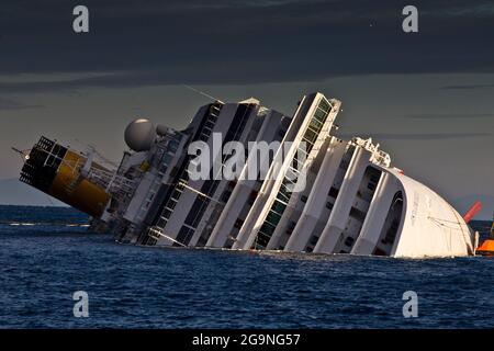 Unfall der Costa Concordia auf dem Felsen der Insel Giglio, Toskanischer Archipel, Toskana, Italien, Europa Stockfoto