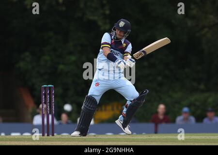 RADLETT, GROSSBRITANNIEN. 27. JULI Scott Borthwick von Durham Fledermäuse während des Royal London One Day Cup Spiel zwischen Middlesex County Cricket Club und Durham County Cricket Club in Cobden Hill, Radlett am Dienstag 27. Juli 2021. (Kredit: Will Matthews | MI News) Kredit: MI News & Sport /Alamy Live News Stockfoto