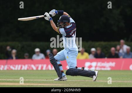 RADLETT, GROSSBRITANNIEN. 27. JULI Scott Borthwick von Durham Fledermäuse während des Royal London One Day Cup Spiel zwischen Middlesex County Cricket Club und Durham County Cricket Club in Cobden Hill, Radlett am Dienstag 27. Juli 2021. (Kredit: Will Matthews | MI News) Kredit: MI News & Sport /Alamy Live News Stockfoto