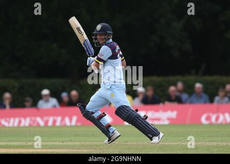 RADLETT, GROSSBRITANNIEN. 27. JULI Scott Borthwick von Durham Fledermäuse während des Royal London One Day Cup Spiel zwischen Middlesex County Cricket Club und Durham County Cricket Club in Cobden Hill, Radlett am Dienstag 27. Juli 2021. (Kredit: Will Matthews | MI News) Kredit: MI News & Sport /Alamy Live News Stockfoto