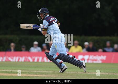 RADLETT, GROSSBRITANNIEN. 27. JULI Scott Borthwick von Durham Fledermäuse während des Royal London One Day Cup Spiel zwischen Middlesex County Cricket Club und Durham County Cricket Club in Cobden Hill, Radlett am Dienstag 27. Juli 2021. (Kredit: Will Matthews | MI News) Kredit: MI News & Sport /Alamy Live News Stockfoto