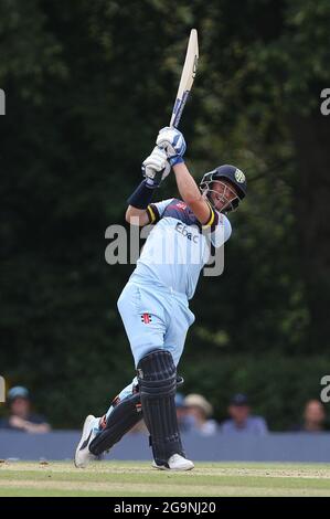 RADLETT, GROSSBRITANNIEN. 27. JULI Scott Borthwick von Durham Fledermäuse während des Royal London One Day Cup Spiel zwischen Middlesex County Cricket Club und Durham County Cricket Club in Cobden Hill, Radlett am Dienstag 27. Juli 2021. (Kredit: Will Matthews | MI News) Kredit: MI News & Sport /Alamy Live News Stockfoto