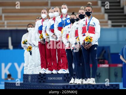 Die Briten Alice Kinsella, Jennifer Gadirova, Jessica Gadirova und Amelie Morgan mit ihren Bronzemedaillen nach dem Finale der Frauen im Ariake Gymnastik Center am vierten Tag der Olympischen Spiele in Tokio 2020 in Japan. Bilddatum: Dienstag, 27. Juli 2021. Stockfoto