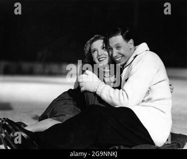 KAY WALSH UND GEORGE FORMBY IN I SEE ICE ! 1938 Regisseur ANTHONY KIMMINS Associated Talking Pictures (ATP) / Associated British Film Distributors (A.B.F.D.) Stockfoto