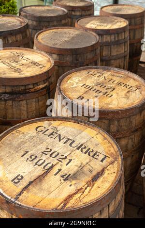 Nahaufnahme von Holzfässern aus Glenturret-Whiskey Stockfoto