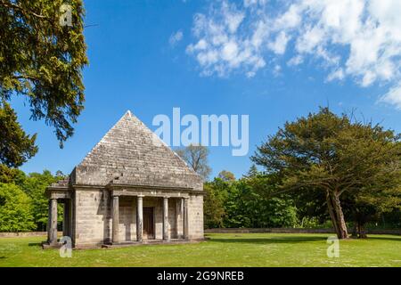 Das pyramidenförmige Mausoleum im Gosford House, Aberlady, East Lothian Stockfoto