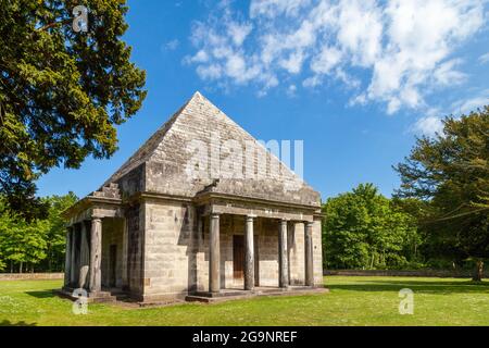 Das pyramidenförmige Mausoleum im Gosford House, Aberlady, East Lothian Stockfoto