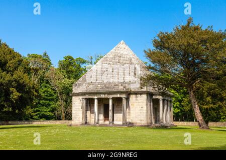 Das pyramidenförmige Mausoleum im Gosford House, Aberlady, East Lothian Stockfoto