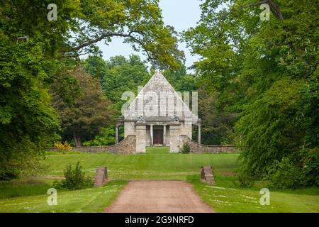 Das pyramidenförmige Mausoleum im Gosford House, Aberlady, East Lothian Stockfoto